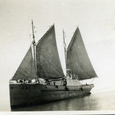 Nelcebee as auxillary schooner, about 1929, Gulf St Vincent, SA Maritime Museum Collection